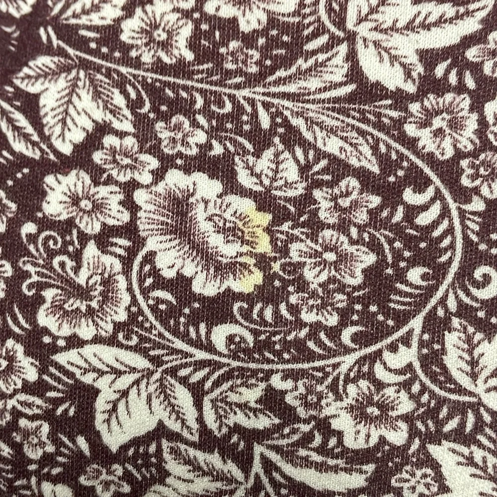 Casual corner medium turtleneck maroon floral top